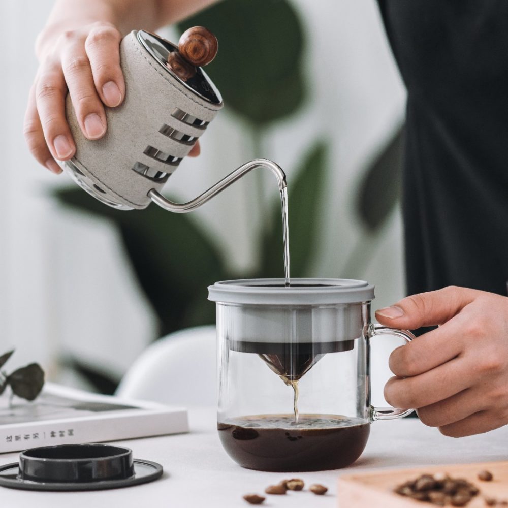 丹麥設計 PO:Selected 手沖咖啡二件禮盒組 (免濾紙過濾咖啡杯350ml-黑灰/咖啡研磨器 2.0)